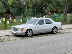 Weiß Gebraucht 1990 Mercedes E300 Limousine | 9.500 €