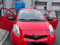 Rot Gebraucht 2010 Toyota Yaris Kleinwagen | 3.500 € (Fairer Preis)