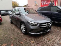 Grau Gebraucht 2019 Mercedes B220 Van / Kleinbus | 24.900 € (Fairer Preis)