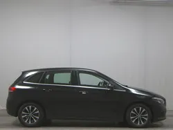 Schwarz Gebraucht 2022 Mercedes B200 Style Van / Kleinbus | 17.680 € (Superpreis)