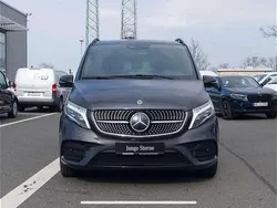 Grau Gebraucht 2021 Mercedes V300 Avantgarde Van / Kleinbus | 65.000 €