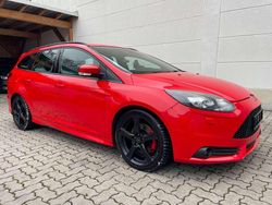 Rot Gebraucht 2013 Ford Focus ST Kombi | 7.000 € (Guter Preis)
