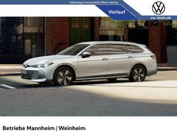 Silber Neu 2025 VW Passat Business Limousine | 47.559 € (Etwas zu teuer)