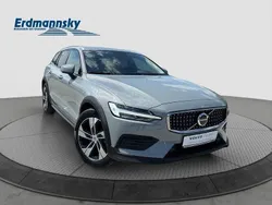 Vapour grey (grau) Gebraucht 2024 Volvo V60 CC Plus Kombi | 45.960 € (Etwas zu teuer)