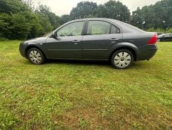 Grau Gebraucht 2003 Ford Mondeo Ghia Limousine | 2.480 € (Etwas zu teuer)