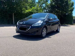 Schwarz Gebraucht 2014 Peugeot 208 Kleinwagen | 4.600 € (Fairer Preis)