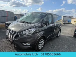 Grau Gebraucht 2023 Ford Tourneo Custom Van / Kleinbus | 26.199 € (Teuer)