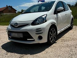 Weiß Gebraucht 2012 Toyota Aygo Cool Kleinwagen | 7.000 € (Teuer)