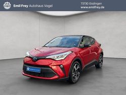 Karminarot metallic / dach schwarz Gebraucht 2022 Toyota C-HR Team SUV | 24.370 € (Fairer Preis)