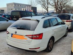 Weiß Gebraucht 2017 Skoda Superb Ambition Kombi | 11.500 € (Superpreis)