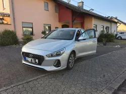 Silber Gebraucht 2017 Hyundai i30 Select Limousine | 9.200 € (Fairer Preis)