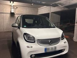 Weiß Gebraucht 2019 Smart ForTwo Coupé Kleinwagen | 16.900 €