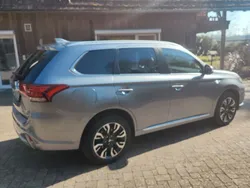Grau Gebraucht 2018 Mitsubishi Outlander SUV | 19.900 € (Fairer Preis)