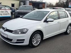 Pure white Gebraucht 2015 VW Golf VII Trendline Kleinwagen | 9.990 € (Guter Preis)