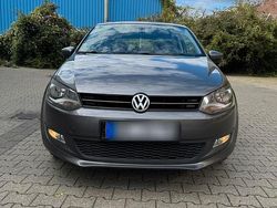 Grau Gebraucht 2011 VW Polo Kleinwagen | 3.850 € (Fairer Preis)
