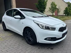 Weiß Gebraucht 2013 Kia Ceed Edition 7 Limousine | 3.290 € (Guter Preis)