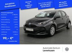 Schwarz / attitude black mica (metallic) Gebraucht 2022 Toyota Yaris Team Kleinwagen | 17.988 € (Fairer Preis)