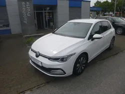 Pure white Gebraucht 2024 VW Golf VIII Move Limousine | 23.790 € (Guter Preis)