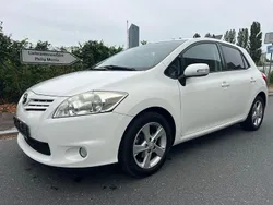 Weiß Gebraucht 2011 Toyota Auris Life Limousine | 5.800 € (Fairer Preis)