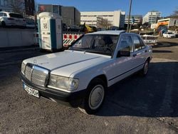 Weiß Gebraucht 1988 Mercedes 190 Limousine | 7.499 €