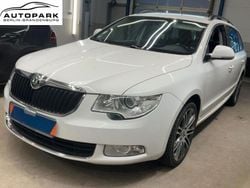 Weiß Gebraucht 2012 Skoda Superb Family Kombi | 7.490 € (Etwas zu teuer)