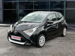 Schwarz Gebraucht 2019 Toyota Aygo X-play Kleinwagen | 12.470 € (Etwas zu teuer)