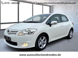 Pure) white ii (weiss Gebraucht 2012 Toyota Auris Edition Limousine | 6.999 € (Fairer Preis)