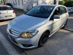 Grau Gebraucht 2012 Mercedes B180 Van / Kleinbus | 6.990 €