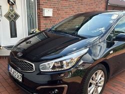 Schwarz Gebraucht 2018 Kia Ceed DREAM-TEAM Edition Limousine | 10.000 € (Guter Preis)