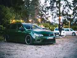 Grün Gebraucht 2015 VW Golf VII R-line Kombi | 15.390 €