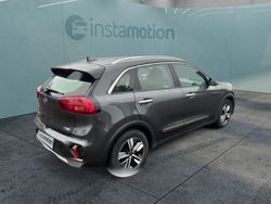 Grau Gebraucht 2020 Kia Niro SUV | 18.450 € (Fairer Preis)