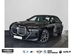Saphirschwarz metallic Gebraucht 2023 BMW 740 Shadowline Limousine | 83.990 €