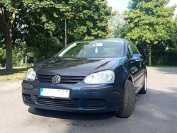 Grau Gebraucht 2004 VW Golf V Kleinwagen | 2.400 € (Fairer Preis)