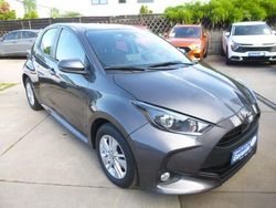 Grau Gebraucht 2021 Toyota Yaris Style Kleinwagen | 14.999 €