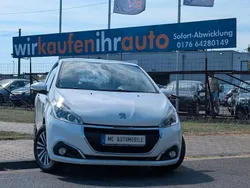 Weiß Gebraucht 2015 Peugeot 208 Active Kleinwagen | 5.899 € (Fairer Preis)