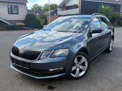 Grau Gebraucht 2018 Skoda Octavia Clever Kombi | 12.900 € (Fairer Preis)