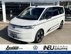 Weiß Gebraucht 2024 VW Multivan Style Van / Kleinbus | 63.900 €