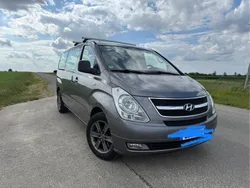 Grau Gebraucht 2010 Hyundai H-1 Van / Kleinbus | 9.500 € (Fairer Preis)