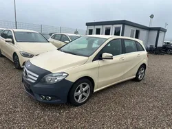 Beige Gebraucht 2014 Mercedes B180 Edition Van / Kleinbus | 3.699 €