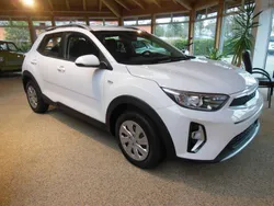 Schneeweiß Gebraucht 2023 Kia Stonic Comfort SUV | 20.700 € (Etwas zu teuer)