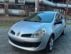 Silber Gebraucht 2006 Renault Clio III Kleinwagen | 1.500 € (Guter Preis)