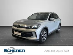 Oyster silver metallic (metallic) Gebraucht 2024 VW Tiguan Life SUV | 34.500 € (Guter Preis)