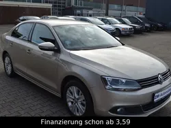 Silber Gebraucht 2013 VW Jetta Life Limousine | 8.999 € (Fairer Preis)