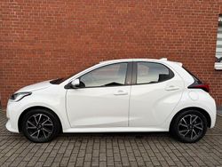 Weiß Gebraucht 2022 Toyota Yaris Team Limousine | 14.999 € (Guter Preis)