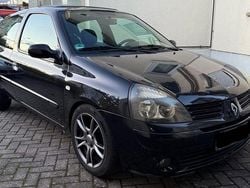 Schwarz Gebraucht 2004 Renault Clio II Limousine | 1.650 € (Etwas zu teuer)