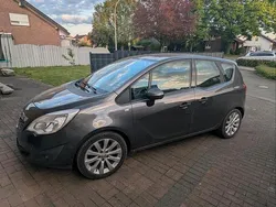 Grau Gebraucht 2010 Opel Meriva Van / Kleinbus | 4.200 € (Teuer)