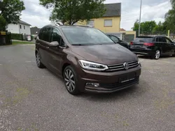 Braun Gebraucht 2017 VW Touran Highline Van / Kleinbus | 19.999 € (Guter Preis)