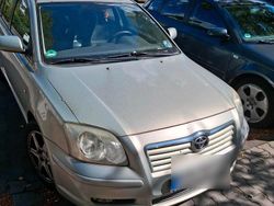 Grün Gebraucht 2006 Toyota Avensis Kombi | 2.500 €