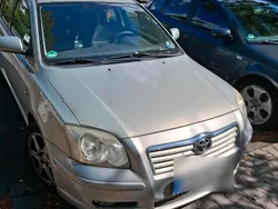 Grün Gebraucht 2006 Toyota Avensis Kombi | 2.500 €