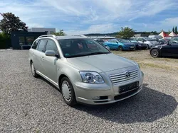Silber Gebraucht 2004 Toyota Avensis Executive Kombi | 3.190 € (Fairer Preis)